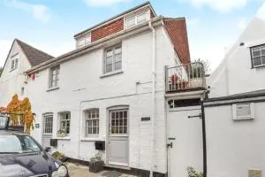 Stylish Cottage with Quay and River View - Brockenhurst