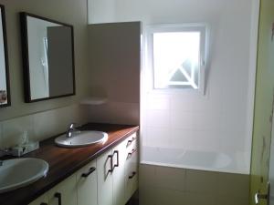 Villas Maison avec piscine chauffee entre ocean et bassin : photos des chambres