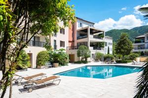 2 bedrooms Teuta residence with exit to a pool - 4hvězdičkové hotely ve městě Tivat