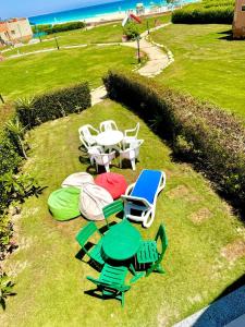 رويال بيتش رأس الحكمة ميني فيلا 2 نوم مكيف كامل صف اول بحر استاند الون عائلات فقط