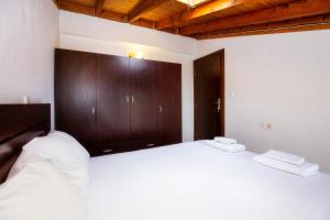 Archagelos House