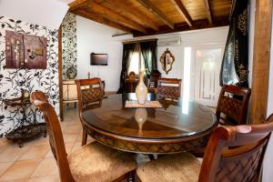 Archagelos House