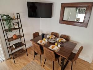 The Firs - 3 Bed Bungalow with parking