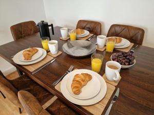 The Firs - 3 Bed Bungalow with parking