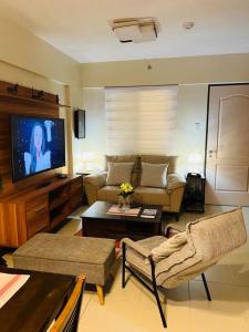 2-bedroom with Balcony in a Resort Setting - H Ivory