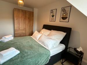 HÖL-Moderne Wohnung in zentraler Lage, Schallschutzfenster, 24h-Self-check-in, Disney Plus