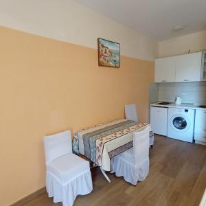 Апартамент-студия рядом с фонтаном и Мега молл!