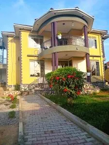 London Villa - Kavule