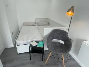 Self-contained studio & kitchen - 萨顿