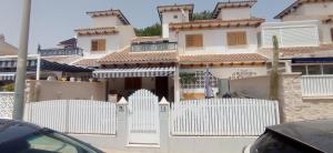 Chalet adosado en RIOMAR-3, urbanización residencial privada