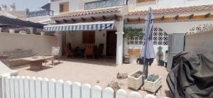 Chalet adosado en RIOMAR-3, urbanización residencial privada