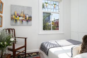 Timeless Sea Point Retreat Walk to Restaurants