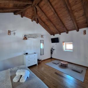 To Pefko - Mezzanines -