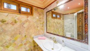 Casa Alcazaba de Beas Velez-Malaga by Ruralidays