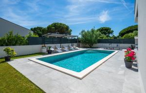 Stunning Home In Valbandon With Wifi