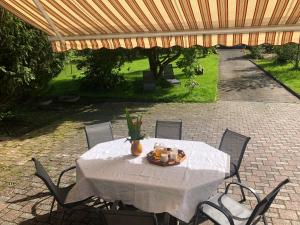 Maison Neuve, Grand jardin, Parking privé, Idéal groupe et famille