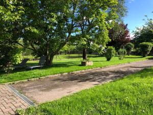 Maison Neuve, Grand jardin, Parking privé, Idéal groupe et famille