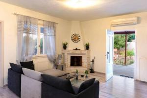 Sunset bliss villa in Karteros