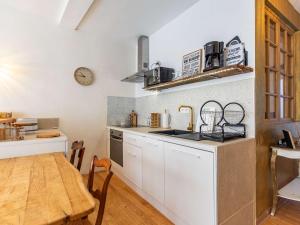 T2 rénové et cosy face aux thermes avec cour privative et équipements modernes - FR-1-401-272