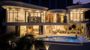 SKYLINE 9 - Spacious & Stylish LUXURY PANORAMIC SEAVIEW Villa with OUTDOOR Living & Kitchen, OUTDOOR CINEMA, PRIVATE GYM, SALT WATER POOL with JACUZZI in Plai Laem