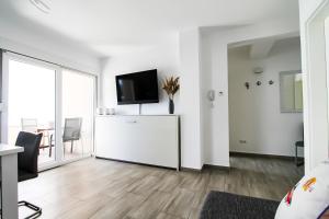 Baka Mara 4 - new and stylish