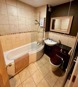 Private Woody Apartment, 2 King Beds, Very Centre Stamford