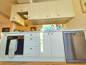 Private Woody Apartment, 2 King Beds, Very Centre Stamford