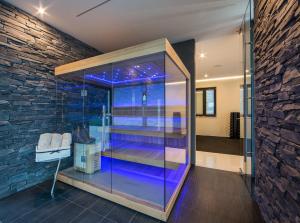 Villa La Reina for 10 people only 20 meters from the sea with sauna & heated pool near Poreč - Daily 