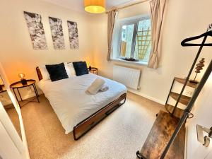 Three Bedroom Detached Home with Parking, Dog friendly, Quiet location, Short Drive to Beach!