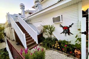 Asian Wood style 4 Bedroom in Surf City
