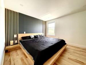 Asian Wood style 4 Bedroom in Surf City