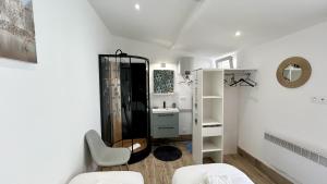 Maisons de vacances Les Alouettes, maison avec studio pour 4 personnes proche de la baie. : photos des chambres