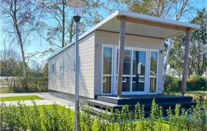 Nice Home In Scherpenisse With Kitchen - Scherpenisse