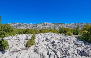 Stunning Apartment In Stinica With Wifi