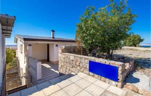 Stunning Apartment In Stinica With Wifi