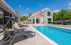 Stunning Home In Zagvozd