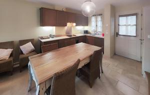 Stunning Home In Saint-Laurent-De-La-Ca