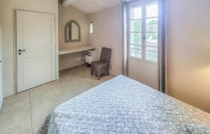 Maisons de vacances Stunning Home In Saint-Laurent-De-La-Ca : photos des chambres