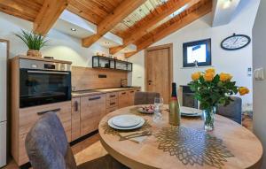 5 Bedroom Amazing Home In Jasenak