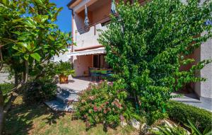 Nice Apartment In Valbandon With Wifi