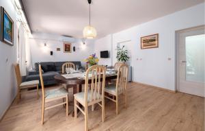 Nice Apartment In Valbandon With Wifi