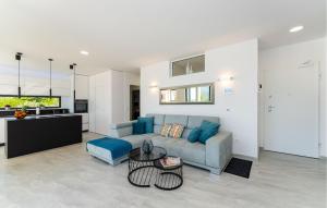 Beautiful Apartment In Rovanjska 