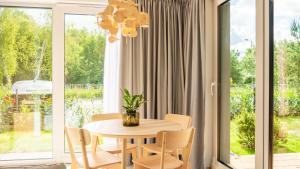 Apartament w willi z ogrodem SurfingBird Dźwirzyno