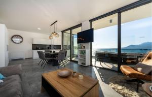 Beach Front Apartment In Rovanjska 