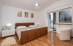 Nice Home In Vinjani Donji With Wifi 