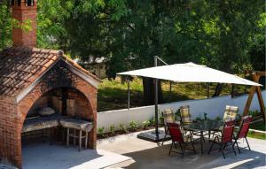 2 Bedroom Amazing Apartment In Galovac 