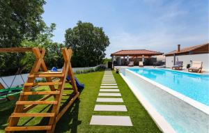 2 Bedroom Amazing Apartment In Galovac