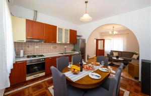 2 Bedroom Amazing Apartment In Galovac 
