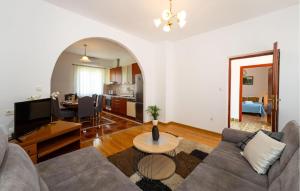 2 Bedroom Amazing Apartment In Galovac 