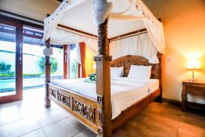 Fieldside Villa: Cozy 1BDR, Private Kitchen & Pool